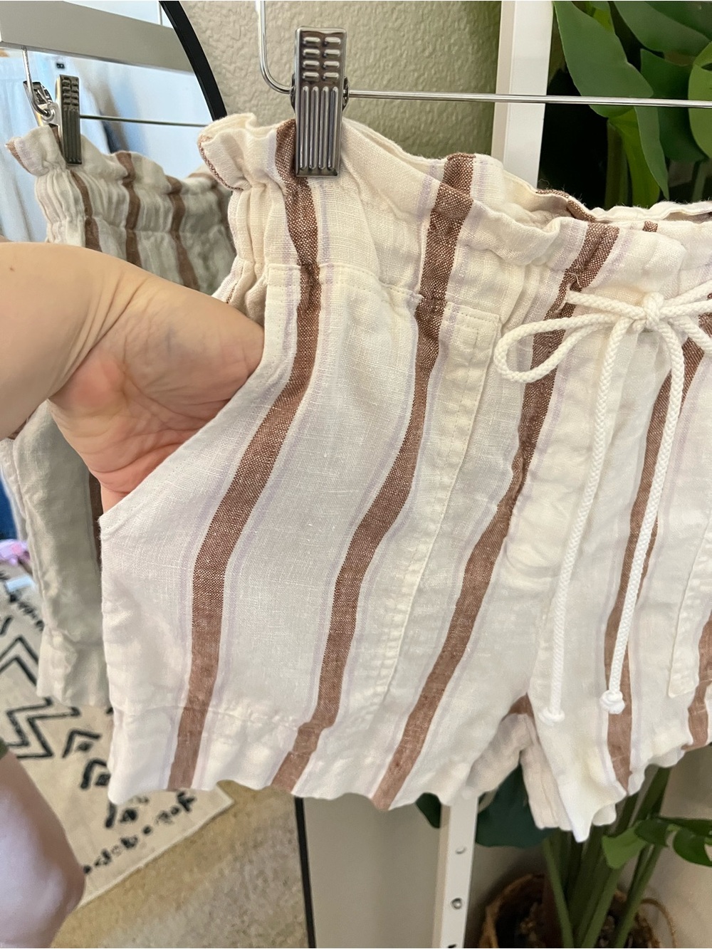 🤍 Rails 100% Linen Foster Coconut Stripe Linen Shorts XS | Luxury Linen Shorts - Picture 4 of 9
